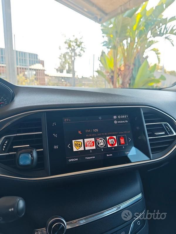 Usata Peugeot 308 Active 110 CV (80 kW) 2016 Blu Berlina