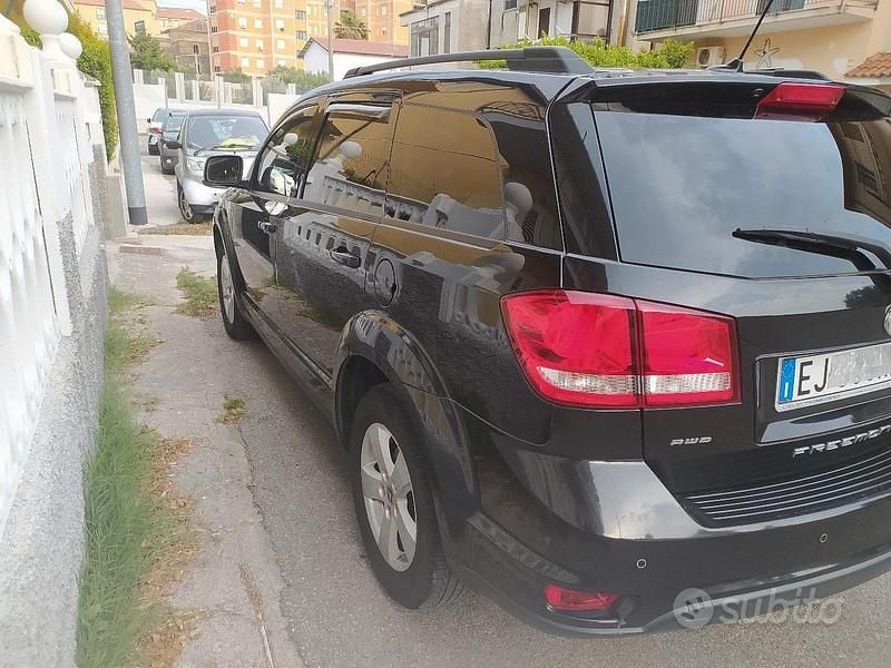 Usata Fiat Freemont Urban 140 CV (102 kW) 2011 Nero SUV