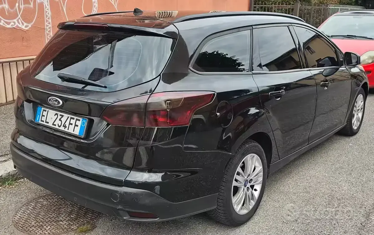 Begagnad Ford Focus 95 HK (69 kW) 2012 Svart Kombi