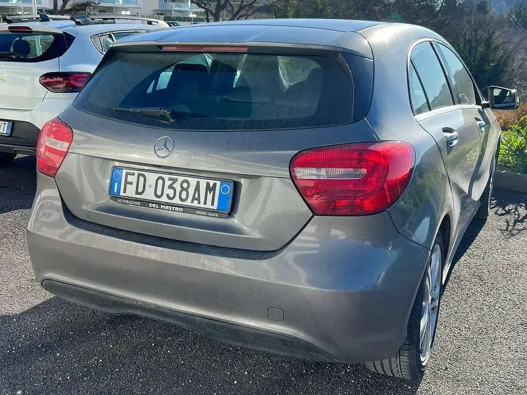 Usata Mercedes A180 109 CV (80 kW) 2016 Argento Berlina