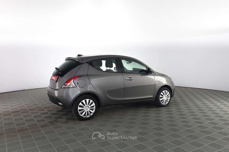 Usata Lancia Ypsilon Gold 69 CV (50 kW) 2022 Grigio Utilitaria
