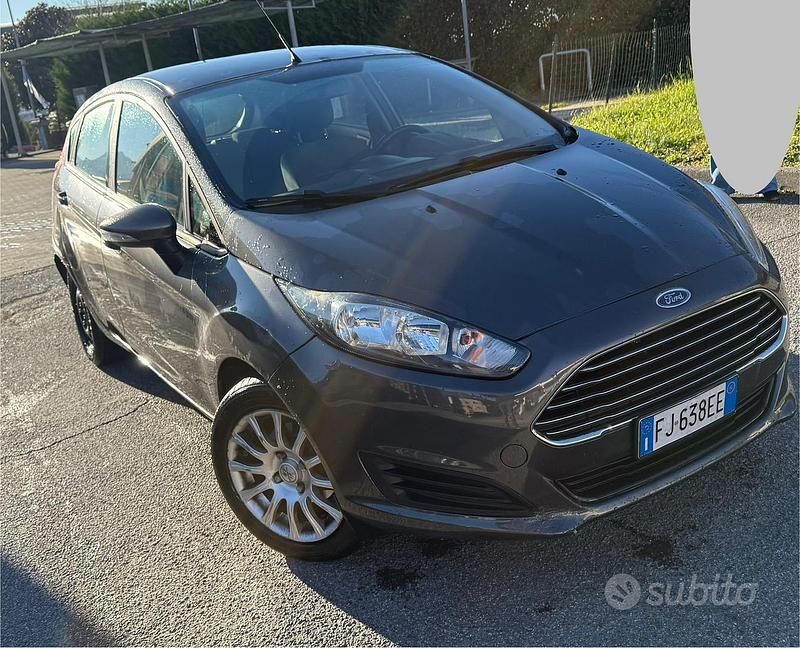 Usata Ford Fiesta Business Edition 75 CV (55 kW) 2017 Grigio Berlina