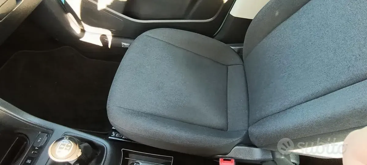 Usata VW up! Move 60 CV (44 kW) 2019 Blu Utilitaria