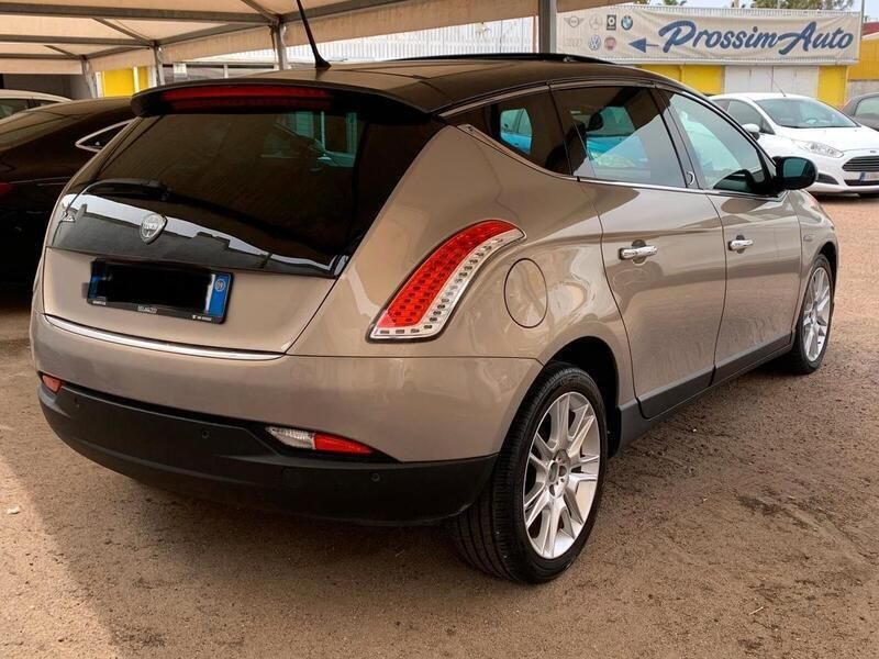 Usata Lancia Delta 120 CV (88 kW) 2009 Grigio Utilitaria