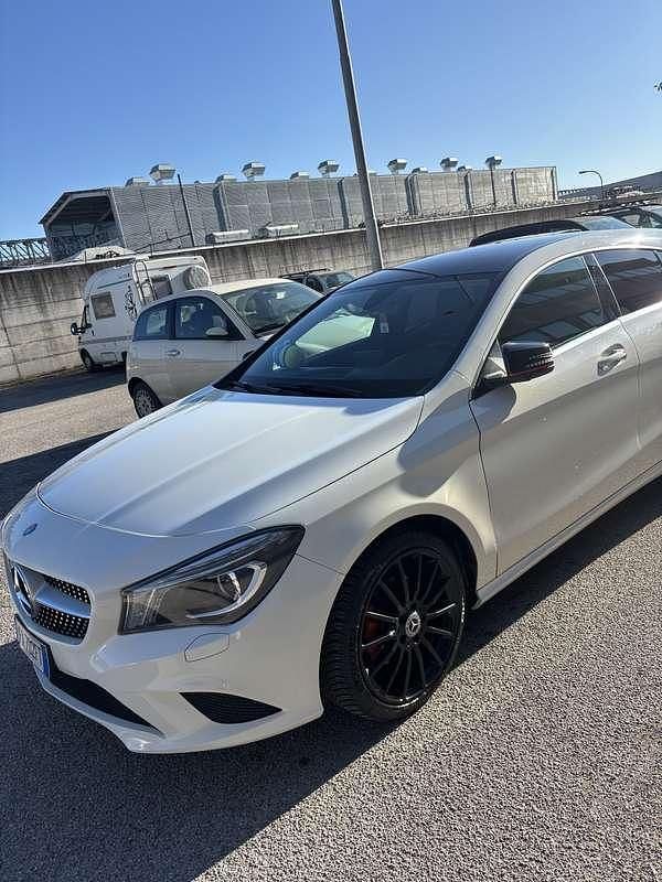 Usata Mercedes CLA220 Shooting Brake Premium 177 CV (130 kW) 2015 Station wagon