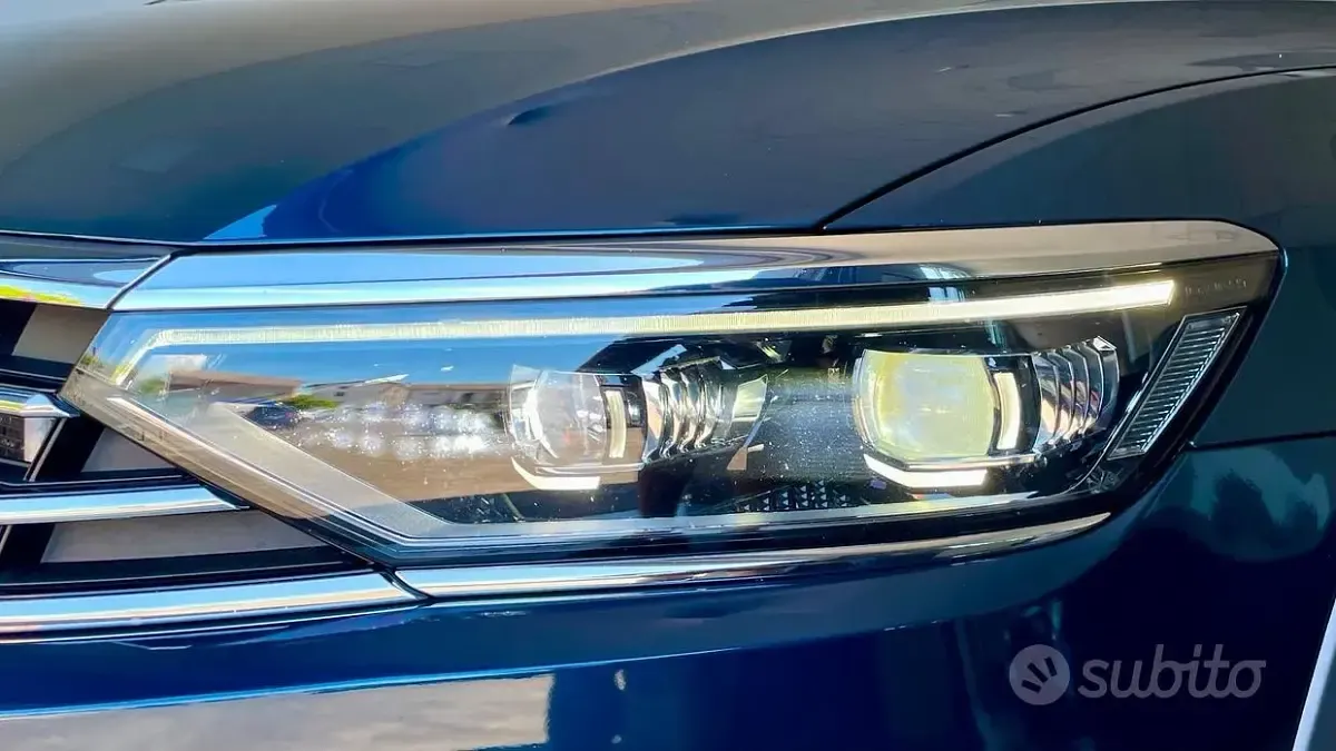 Usata VW Passat 240 CV (176 kW) 2020 Bluazzurro Station wagon