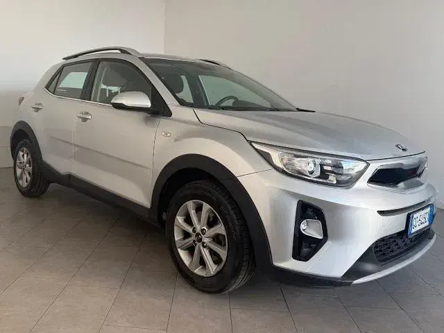 Usata Kia Stonic 101 CV (74 kW) 2020 Argento SUV