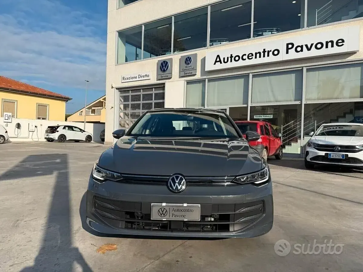 Usata VW Golf VIII Life 115 CV (84 kW) 2025 Grigio Berlina