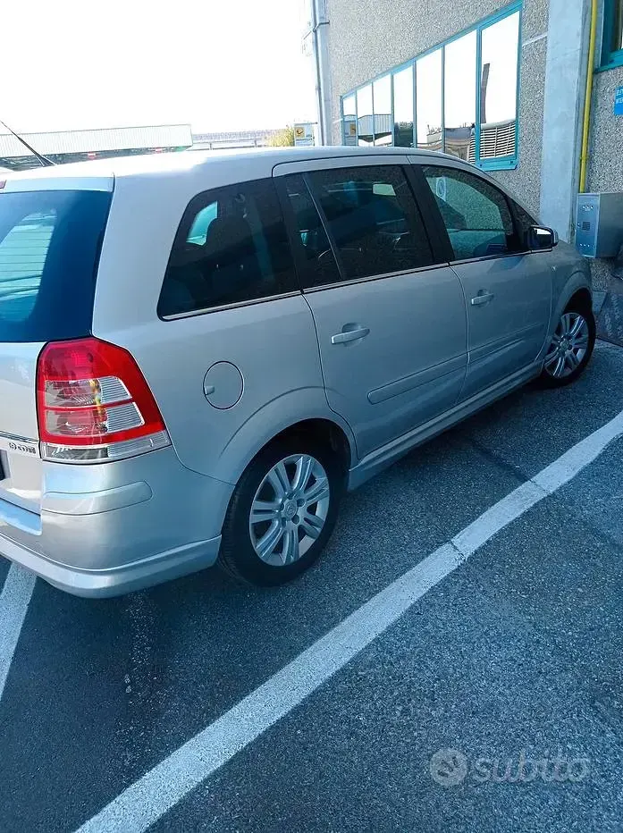 Usata Opel Zafira 150 CV (110 kW) 2010 Grigio Monovolume