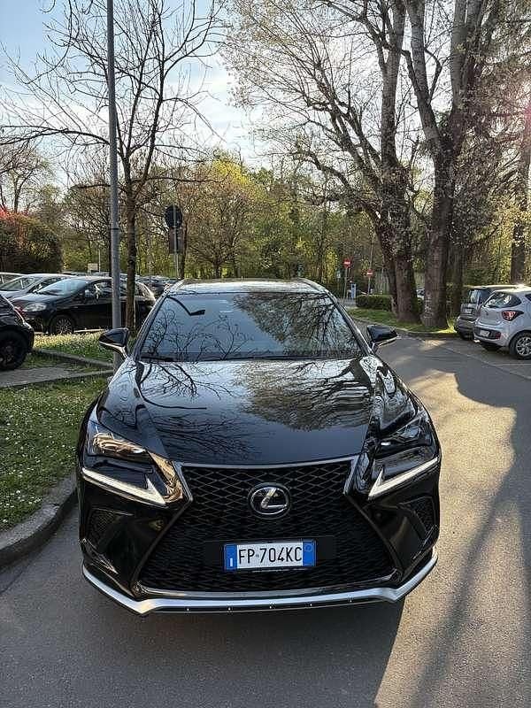 Usata Lexus NX300h Sport Line 155 CV (114 kW) 2018 Nero SUV