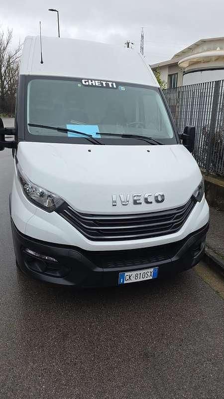 Usata Iveco Daily 116 CV (85 kW) 2022 Bianco Furgone