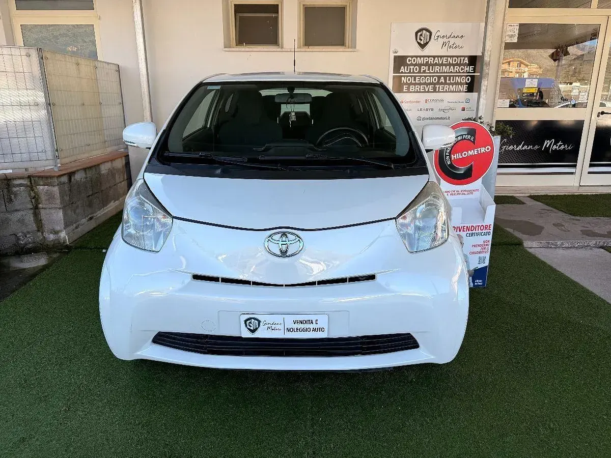 Usata Toyota iQ Sol 68 CV (50 kW) 2010 Bianco Utilitaria