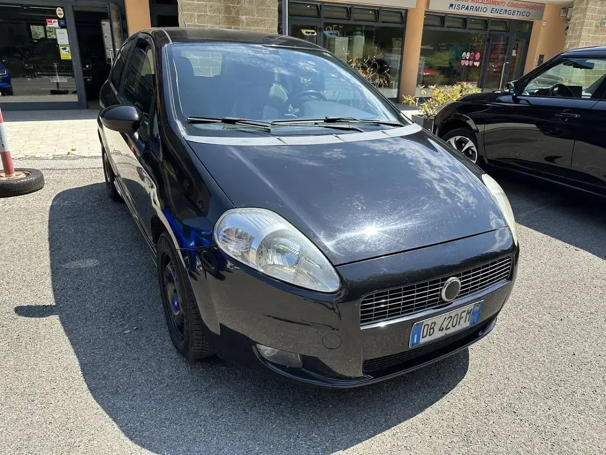 Usata Fiat Grande Punto Dynamic 77 CV (56 kW) 2006 Nero Utilitaria