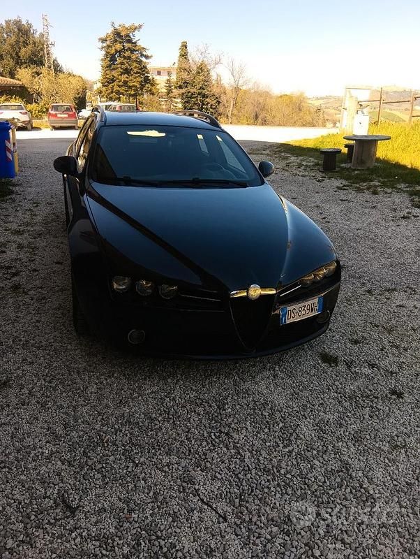 Second-hand Alfa Romeo 159 150 CP (110 kW) 2010 Negru Break