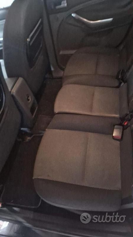 Begagnad Ford C-MAX 110 HK (80 kW) 2010 Minibuss