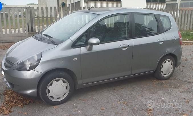 Usata Honda Jazz 78 CV (57 kW) 2005 Grigio Utilitaria