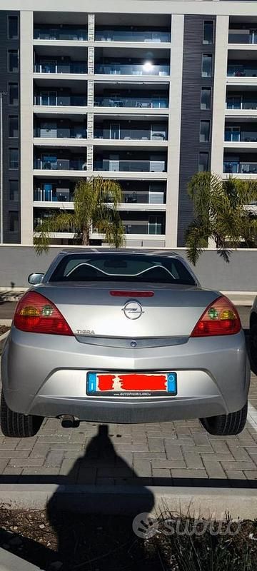 Usata Opel Tigra Edition 90 CV (66 kW) 2005 Grigio Station wagon