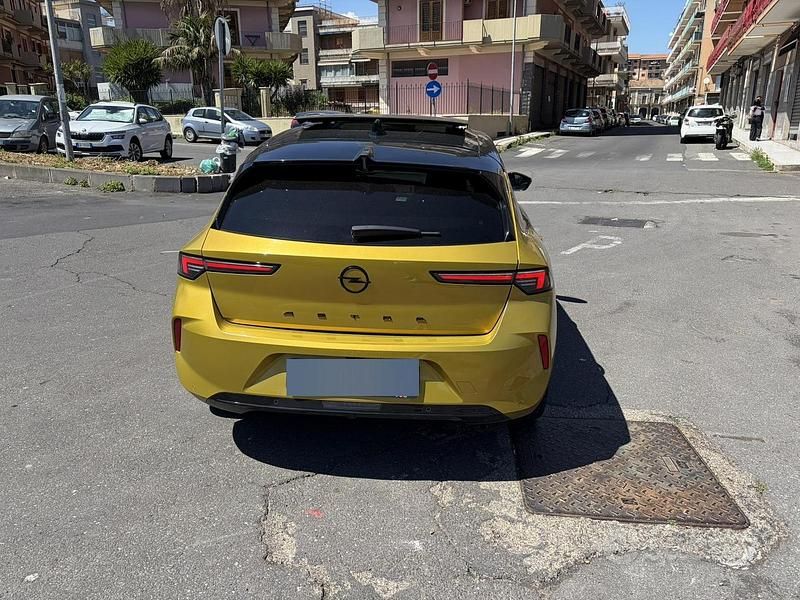 Usata Opel Astra Ultimate 131 CV (96 kW) 2022 Giallo Utilitaria