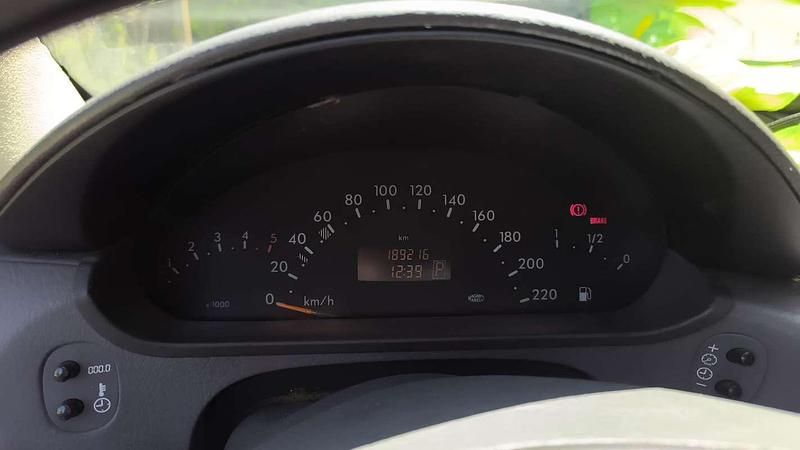 Begagnad Mercedes A170 Classic 95 HK (69 kW) 2002 Svart Sedan
