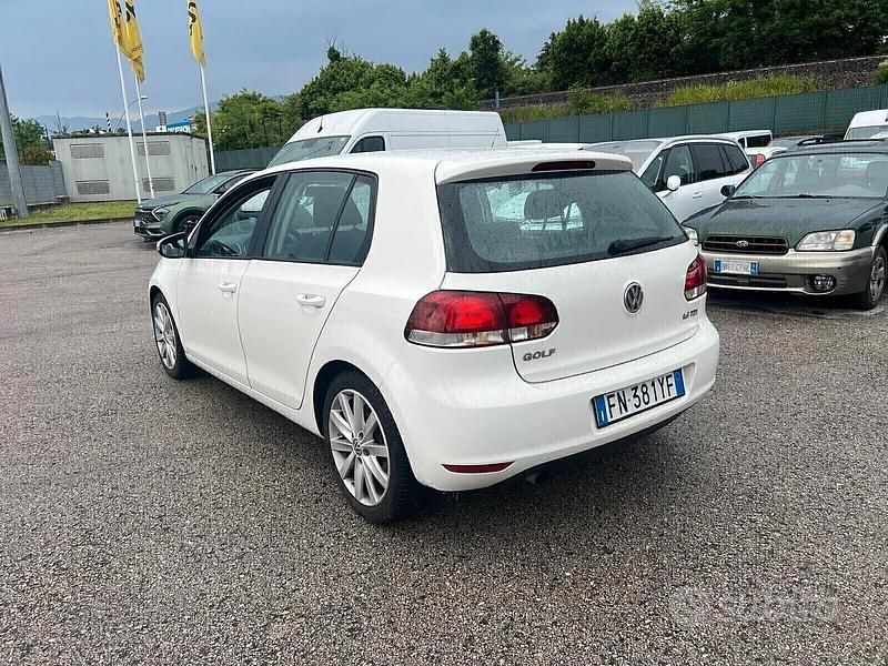 Usata VW Golf VI Highline 105 CV (77 kW) 2010 Bianco Utilitaria