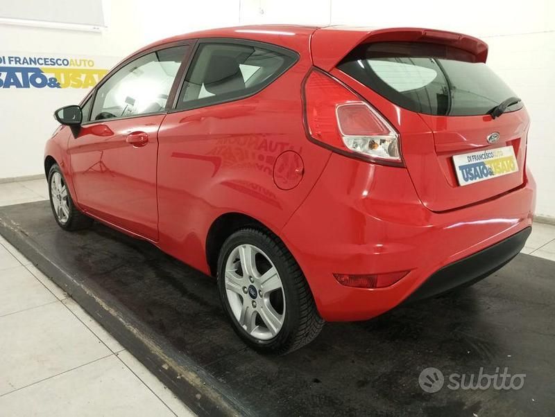 Usata Ford Fiesta 75 CV (55 kW) 2017 Rosso Utilitaria