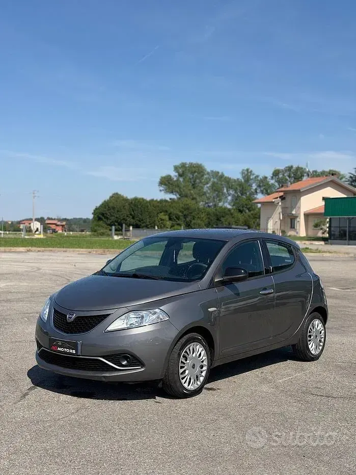 Usata Lancia Ypsilon Platinum 69 CV (50 kW) 2016 Grigio Utilitaria