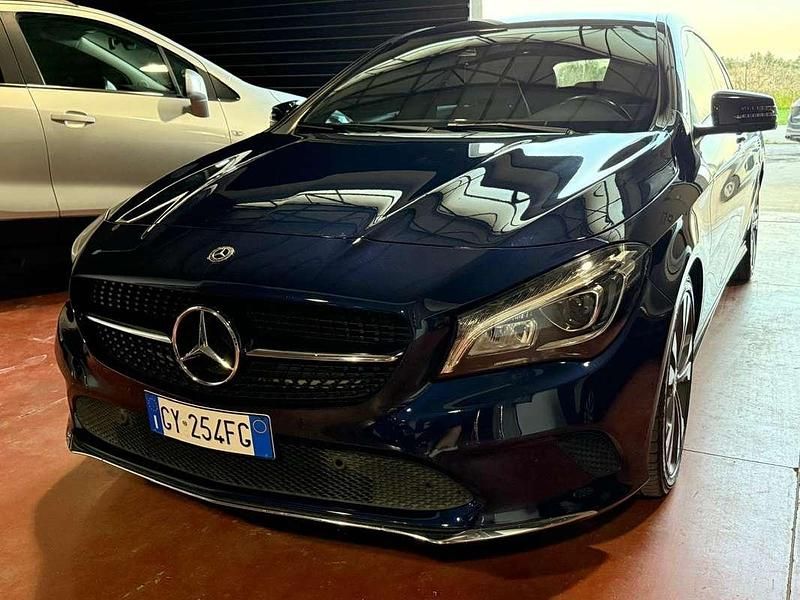 Usata Mercedes CLA220 Shooting Brake Executive 177 CV (130 kW) 2019 Blu/azzurro Station wagon