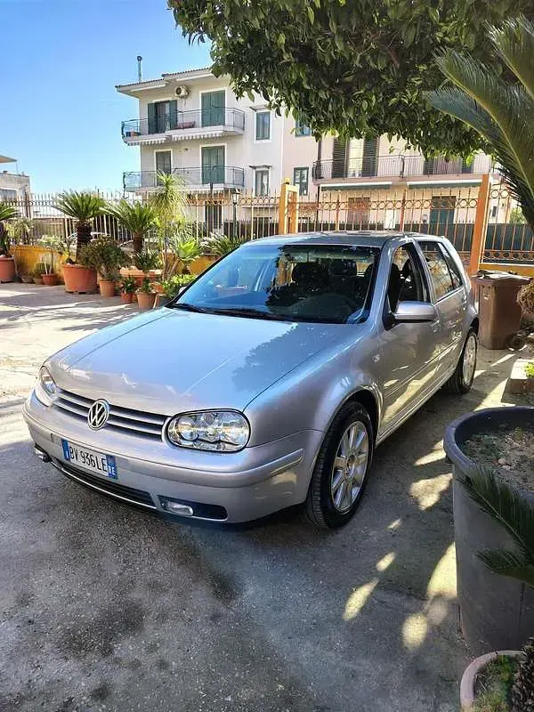 Usata VW Golf IV Highline 110 CV (80 kW) 2001 Berlina