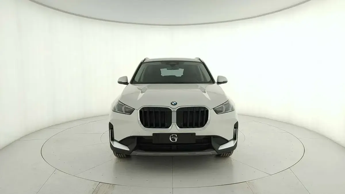 Nuova BMW X1 150 CV (110 kW) 2026 Alpin white pastello SUV