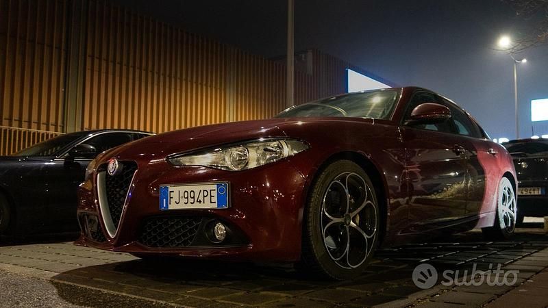 Usata Alfa Romeo Giulia 180 CV (132 kW) 2016 Rosso Berlina