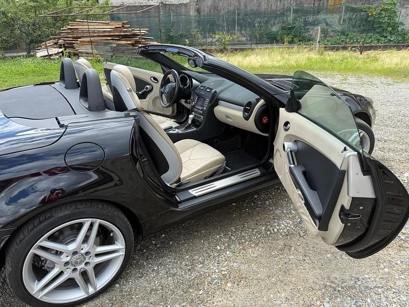 Usata Mercedes SLK350 272 CV (200 kW) 2005 Nero Cabrio