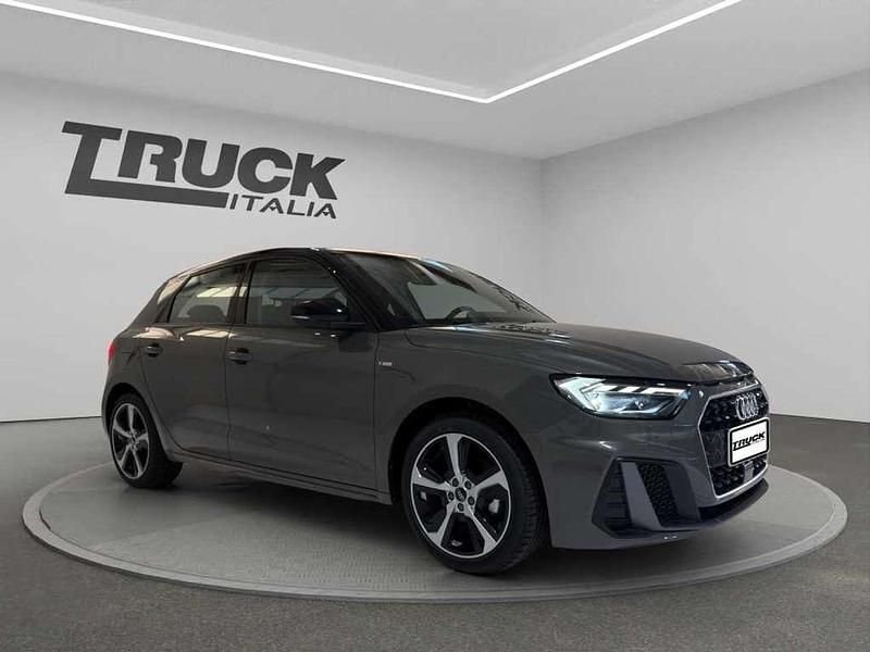 Nuova Audi A1 Sportback 110 CV (80 kW) 2025 Grigio chronos Utilitaria