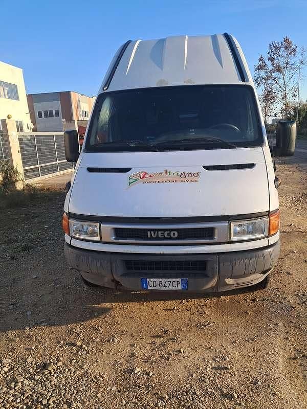 Bianco Usata 2003 Iveco Daily Furgone | 5000 € - Immagine 1/4