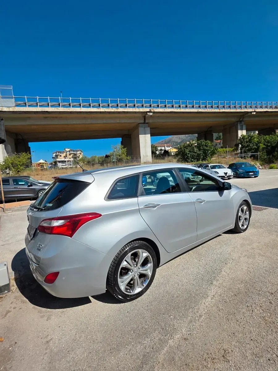 Usata Hyundai i30 Comfort 128 CV (94 kW) 2013 Argento Station wagon
