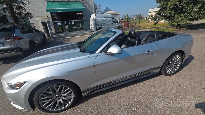 Usata Ford Mustang 290 CV (213 kW) 2018 Grigio Cabrio