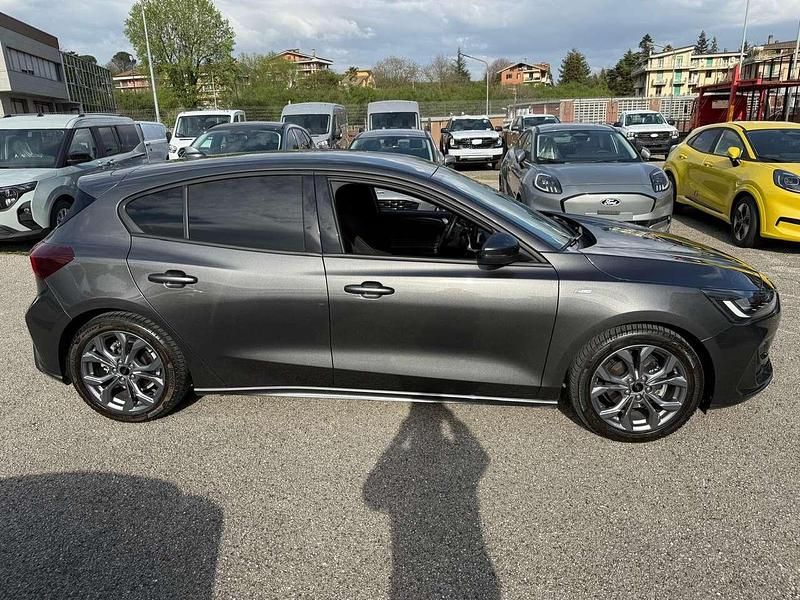 Usata Ford Focus ST-Line 125 CV (91 kW) 2024 Magnetic grey Berlina