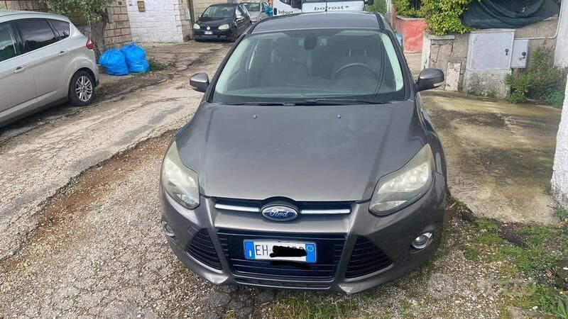 Usata Ford Focus Titanium 116 CV (85 kW) 2011 Grigio Berlina