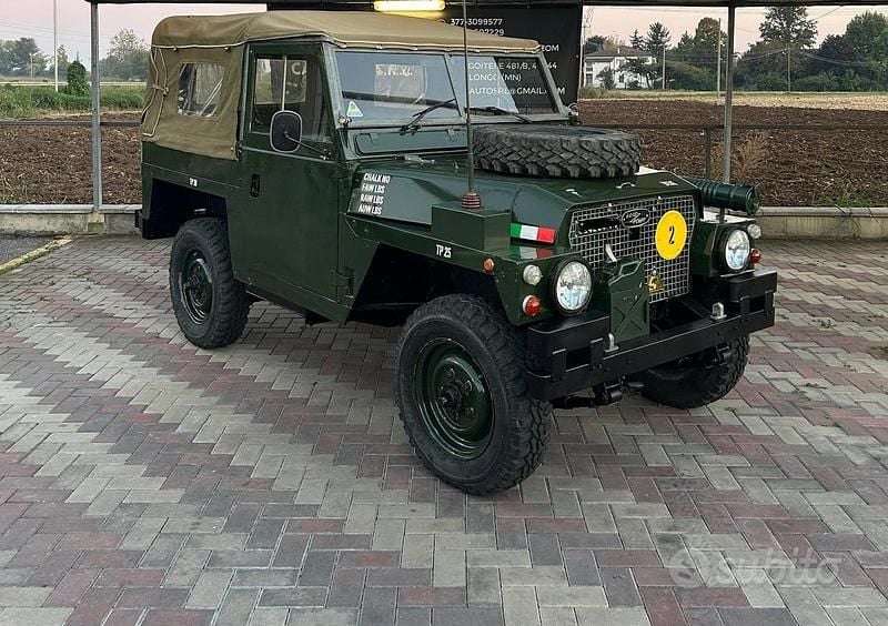 Usata Land Rover Defender 68 CV (50 kW) 1983 Verde SUV