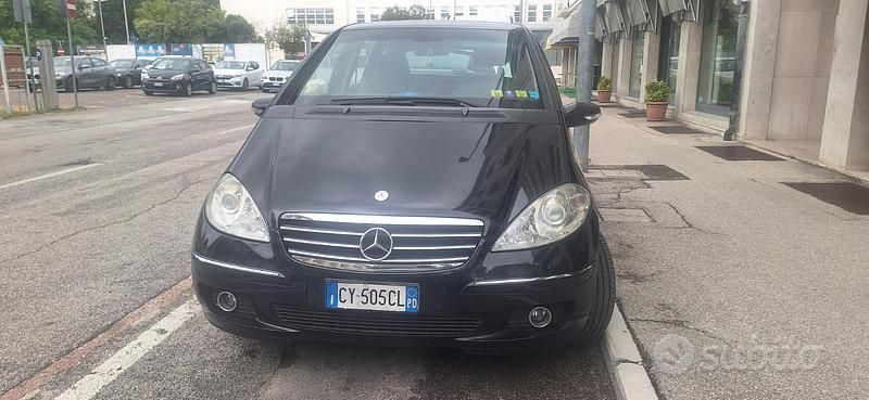 Nero Usata 2005 Mercedes A180 Due volumi | 2500 € (Buon prezzo) - Immagine 1/4