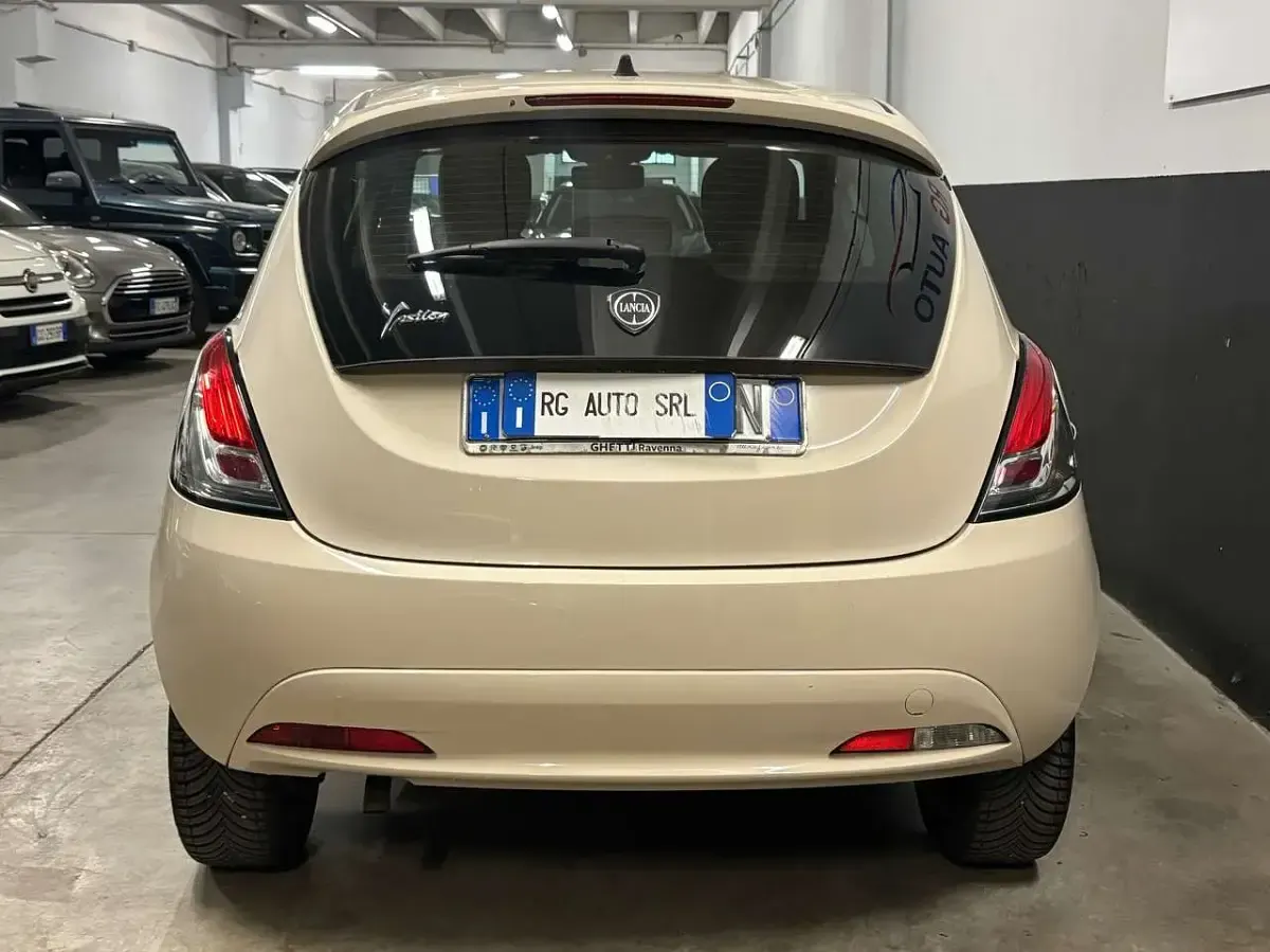 Usata Lancia Ypsilon Silver 69 CV (50 kW) 2017 Panna Utilitaria
