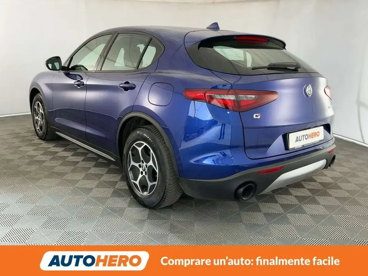 Usata Alfa Romeo Stelvio Business 190 CV (139 kW) 2022 Blu/azzurro SUV