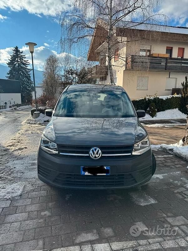 Usata VW Caddy Maxi 102 CV (75 kW) 2017 Grigio Monovolume