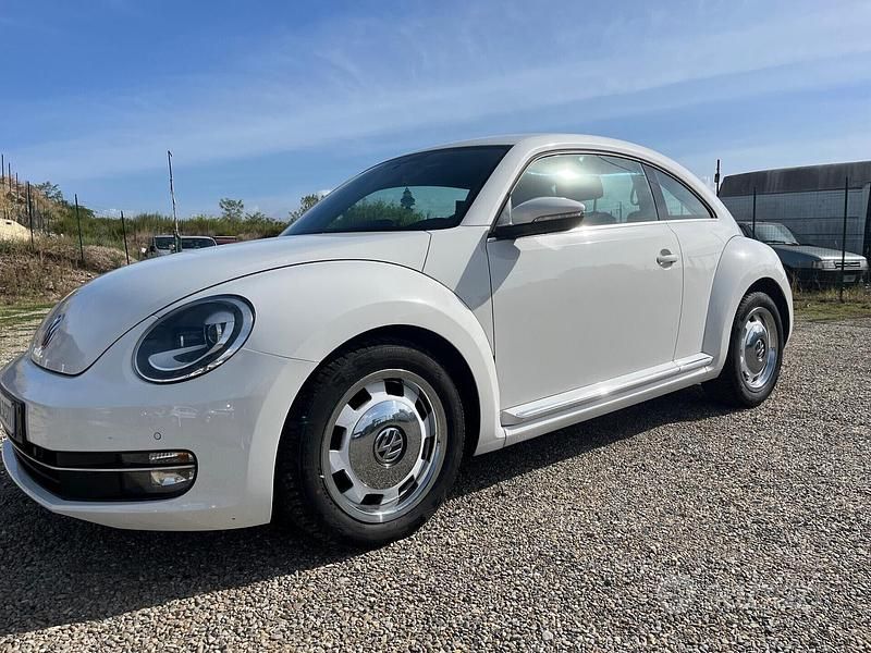 Usata VW Beetle Design 105 CV (77 kW) 2012 Bianco Utilitaria