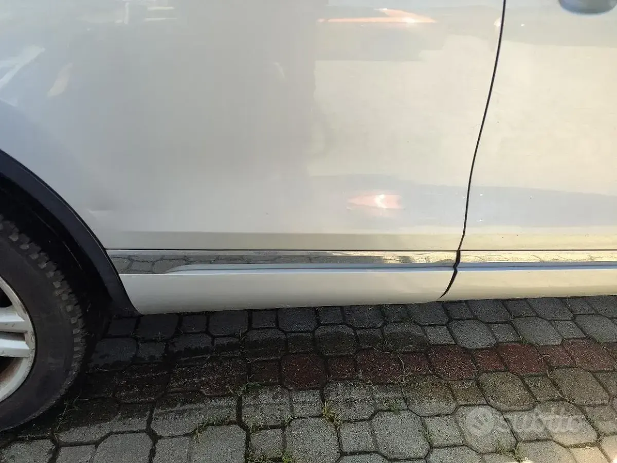 Usata VW Touareg 245 CV (180 kW) 2011 Grigio SUV