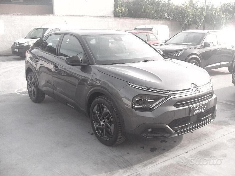 Usado Citroën C4 Feel 131 HP (96 kW) 2022 Cinzento Sedan