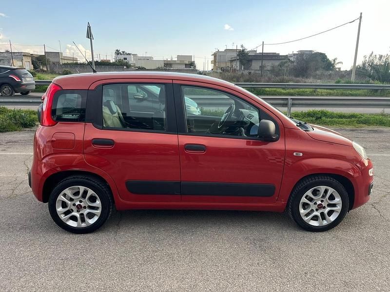 Usata Fiat Panda Lounge 95 CV (69 kW) 2016 Rosso Utilitaria