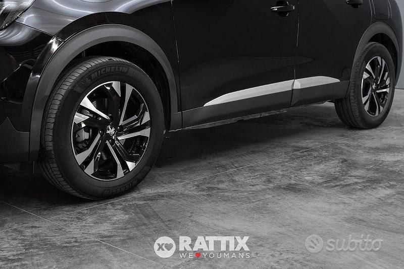 Usata Peugeot e-2008 Allure 100 kW (136 CV) 2021 Nera SUV