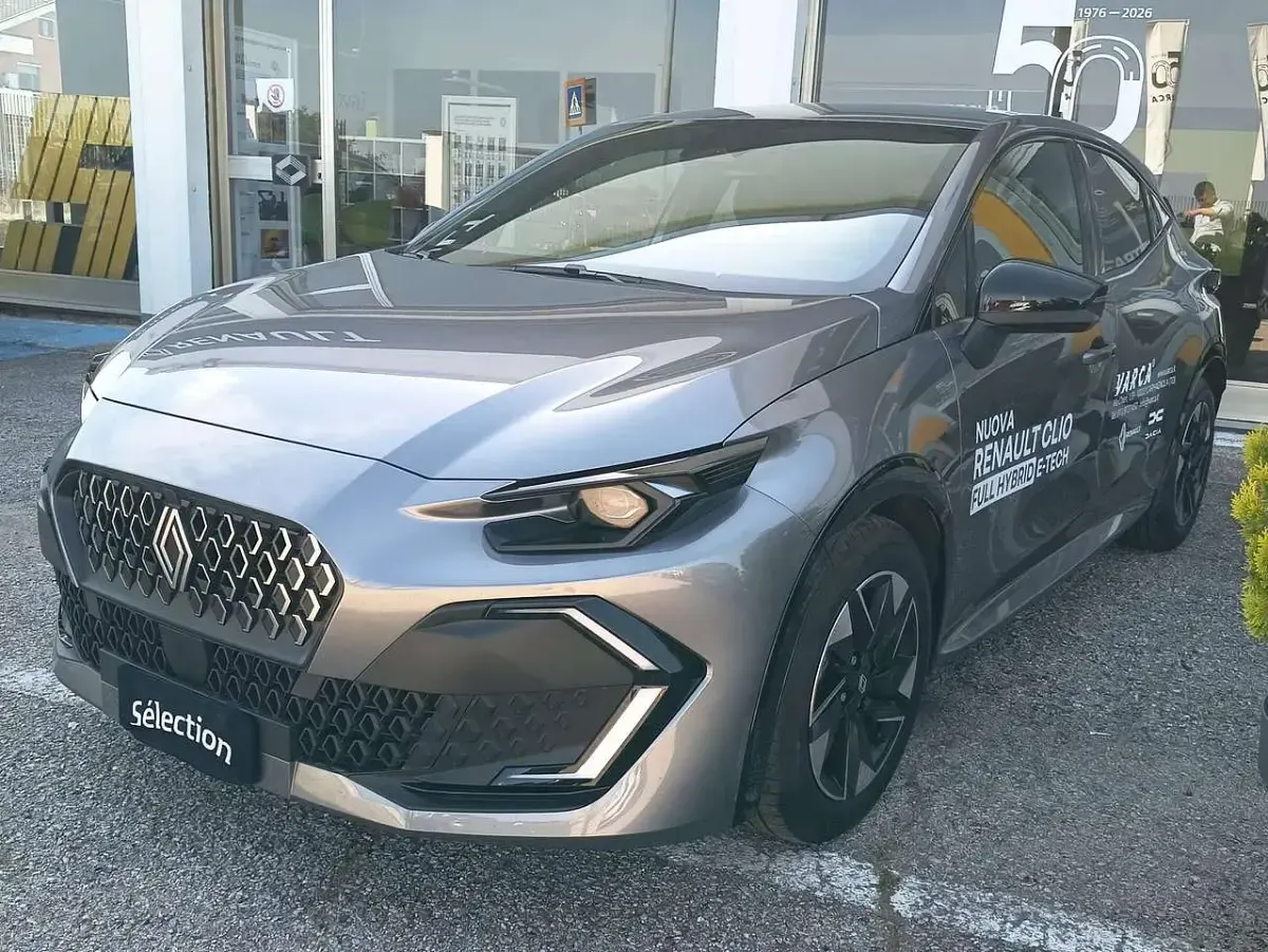 Usata Renault Clio V Techno 109 CV (80 kW) 2025 Grigio scisto Berlina