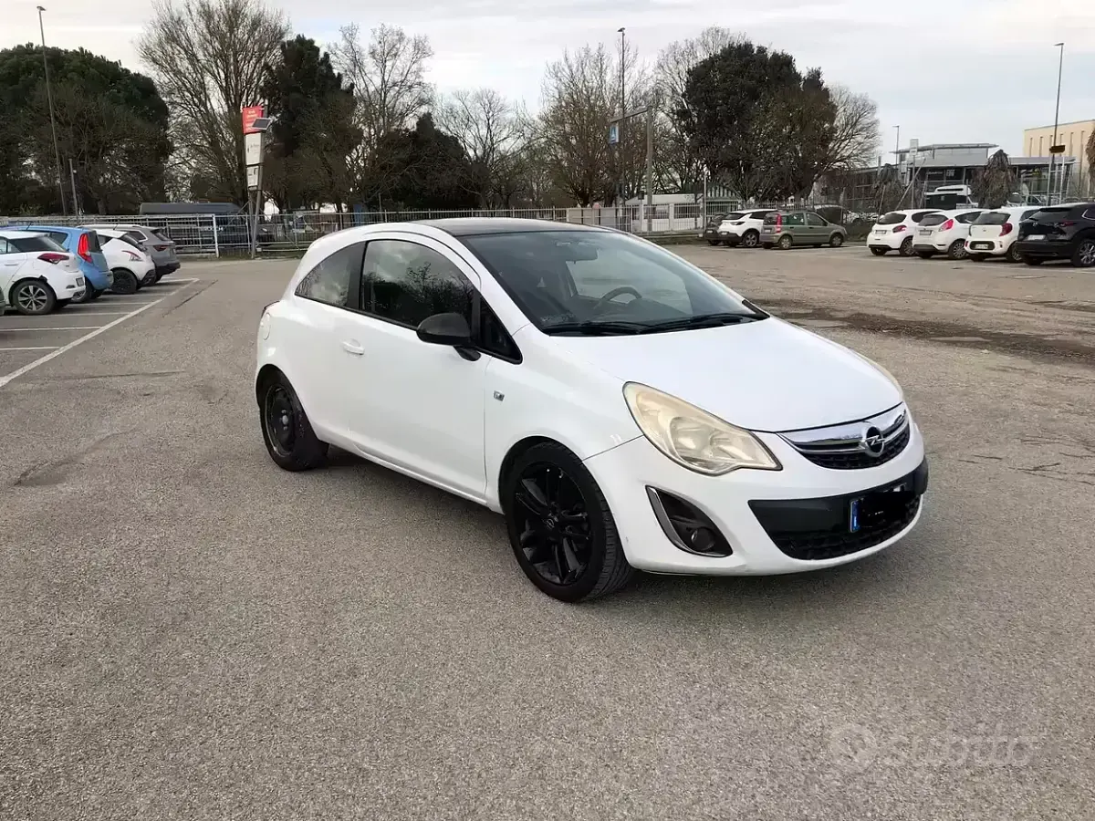 Usata Opel Corsa 86 CV (63 kW) 2012 Bianco Utilitaria