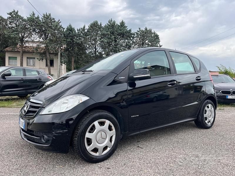 Nero Usata 2011 Mercedes A160 Edition Tre volumi | 4999 € (Buon prezzo) - Immagine 1/4